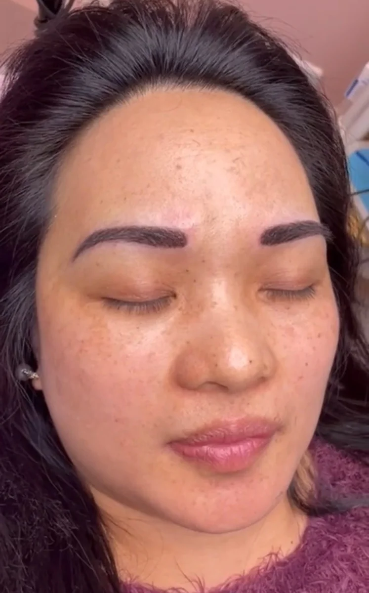 Augenbrauen Permanent Make-up, Ergebnis 1 nachher bei Christine Dohanetz im Pretty WoMen Studio Berlin Wilmersdorf