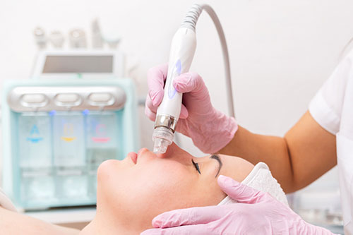 Aqua Facial Behandlung mit dem 3-Phasen-Gerät, Pretty WoMen Berlin Wilmersdorf